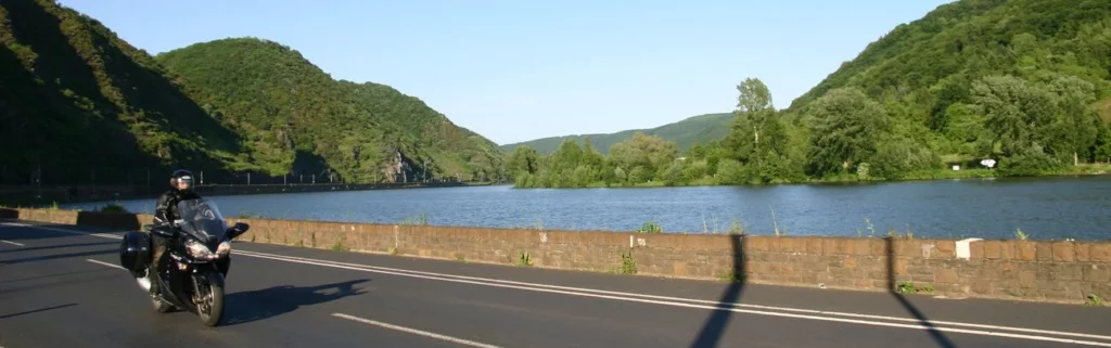 Motorradtour an der Mosel Straßenaufnahme, POLO Motorrad