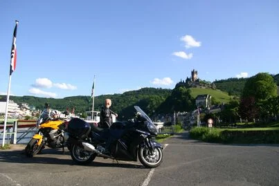 Motorradtour an der Mosel, Aussicht auf die Burg in Cochem