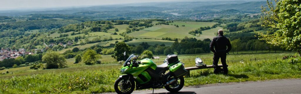 motorradtour-hessen-ausblick-vogelsberg-POLO-Motorrad