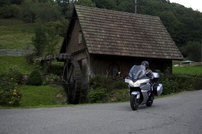 motorradtour-im-schwarzwald-wolfach-mit-POLO-Motorrad